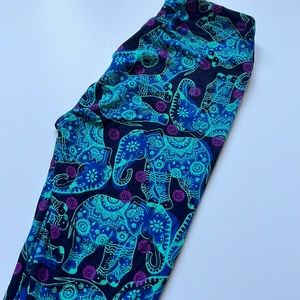LuLaRoe OS BNWT navy background elephant